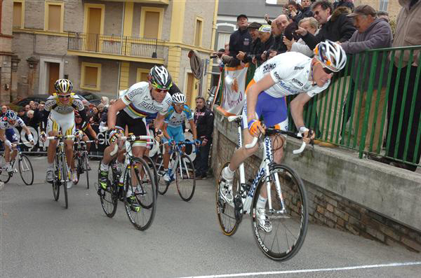 Robert Gesink leads Cadel Evans